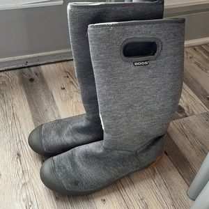 Blogs Women’s grey boots.
